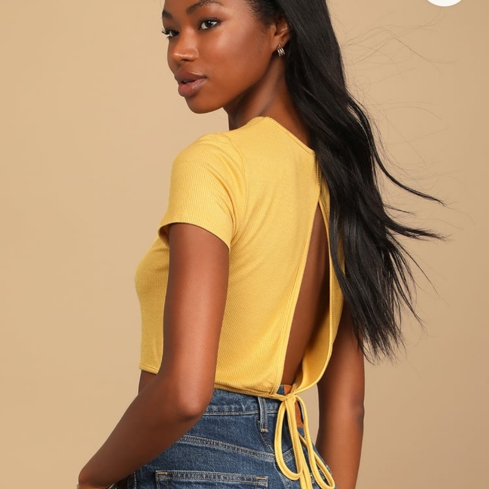 Lulu's Ribbed Slit Back Cropped Tee